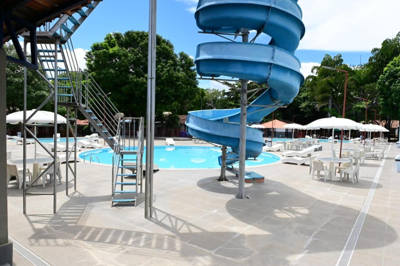Hotel Sesi Aruanã Buitenkant foto